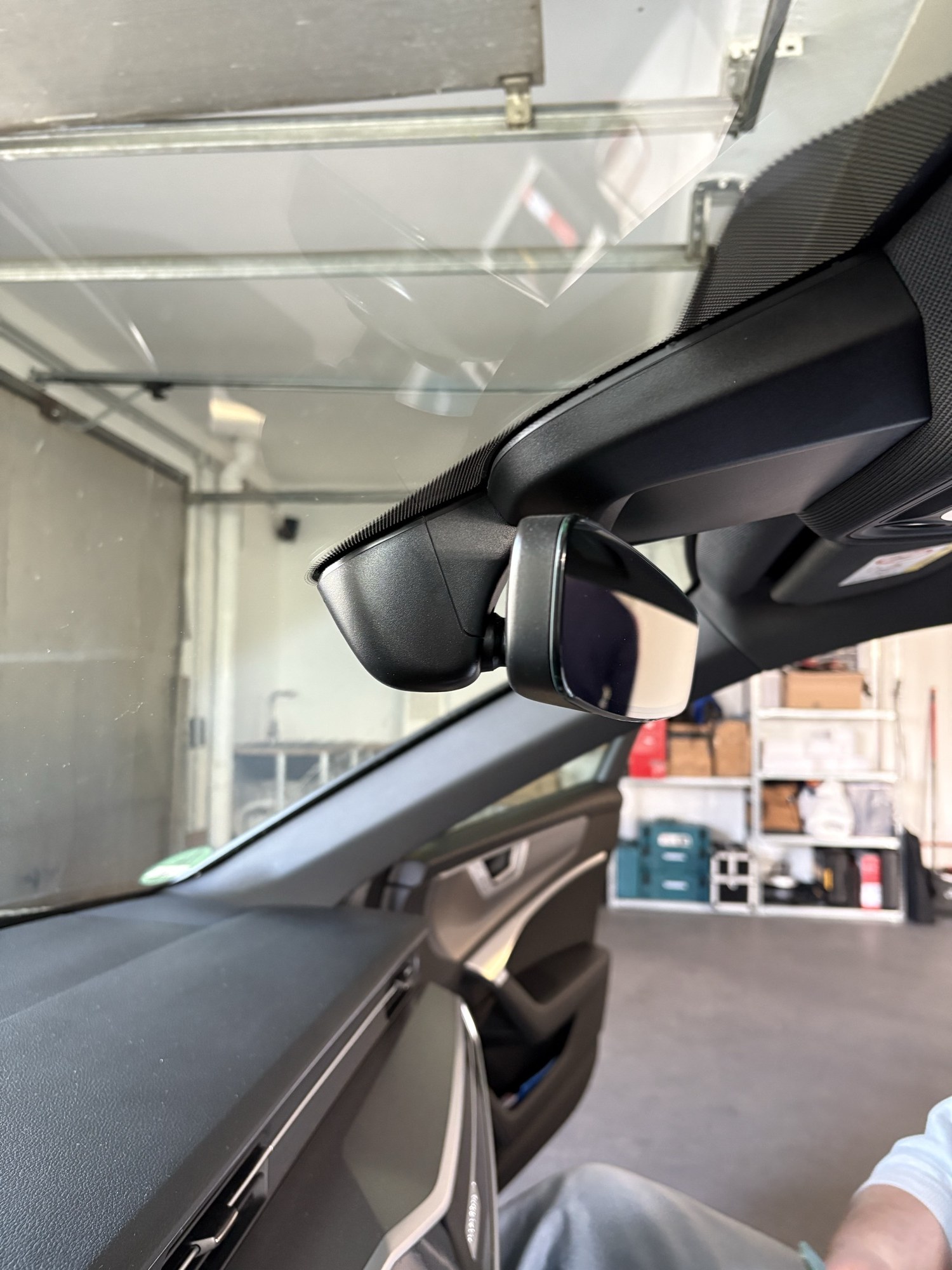 A6 C8 Dashcam Detail